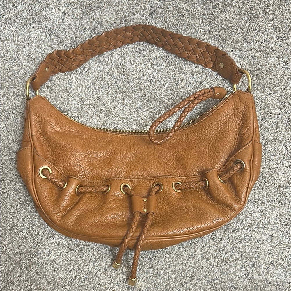 Elegant Tan Leather Shoulder Bag
